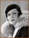 ...конец 1920-х, бессмысленная рожа: типичная комозиторская посредственность, глупая мещанка, девка из парижской подворотни, даже на пляс Пигаль не тянет...