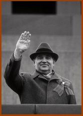 ...всего за месяц до выхода в эфир «Музея вождей», Михаил Горбачёв превратился из очередного генсека КПСС — в первого (и последнего) президента СССР...