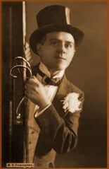 ...какой король — ну, значит, такая и эксцентрика...