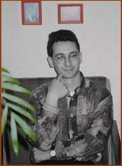 ...Дима его звали. Дмитрий Иванович Розанов, — очень смешное имя, скорее на шутку похожее, особенно, если единожды бросить взгляд... на это загадочное лицо...